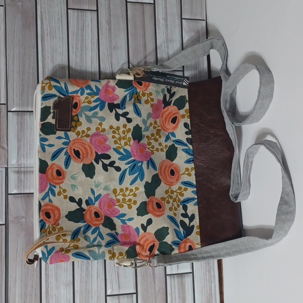 Crossbody - Picture 2 of 3